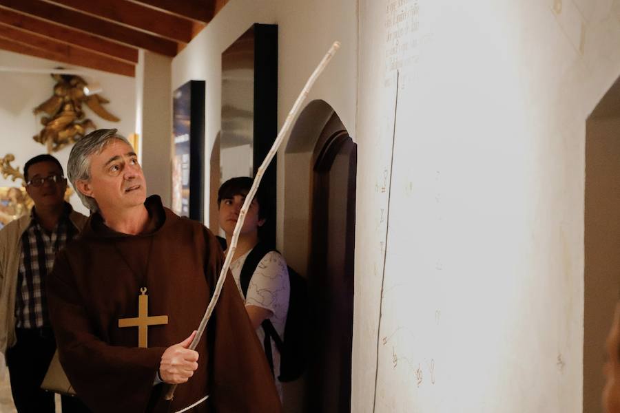 Visitantes durante la Noche de los Museos de Lorca.