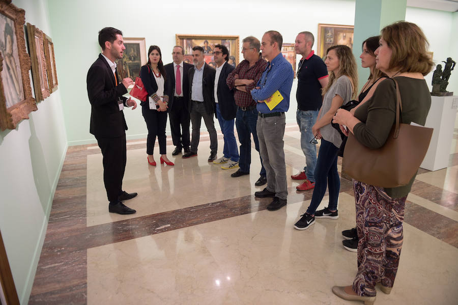 El Museo de Bellas Artes de Murcia abrió sus puertas durante la jornada de la Noche de los Museos y ofreció talleres sobre cine, actividades infantiles, visitas guiadas y representaciones teatrales