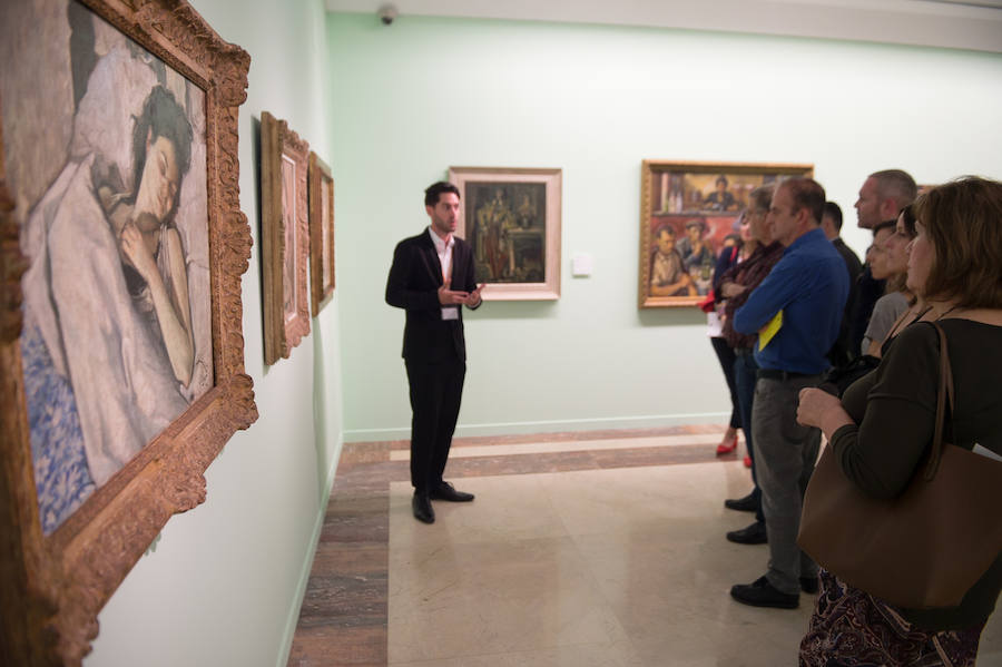 El Museo de Bellas Artes de Murcia abrió sus puertas durante la jornada de la Noche de los Museos y ofreció talleres sobre cine, actividades infantiles, visitas guiadas y representaciones teatrales