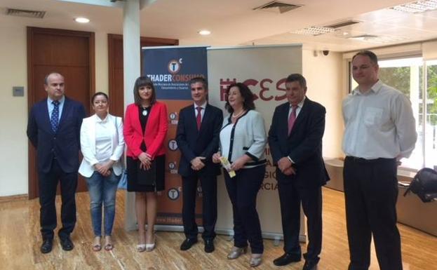 La directora regional de Relaciones Externas de la empresa Mercadona, Ana Belén Martínez, en la entrega de los I Premios T de Thader.