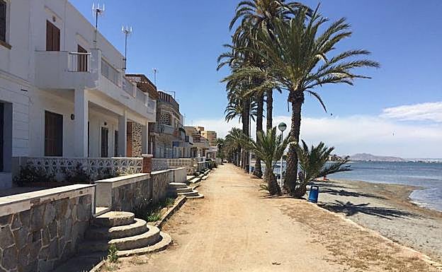 Parte del paseo marítimo de Los Urrutias.