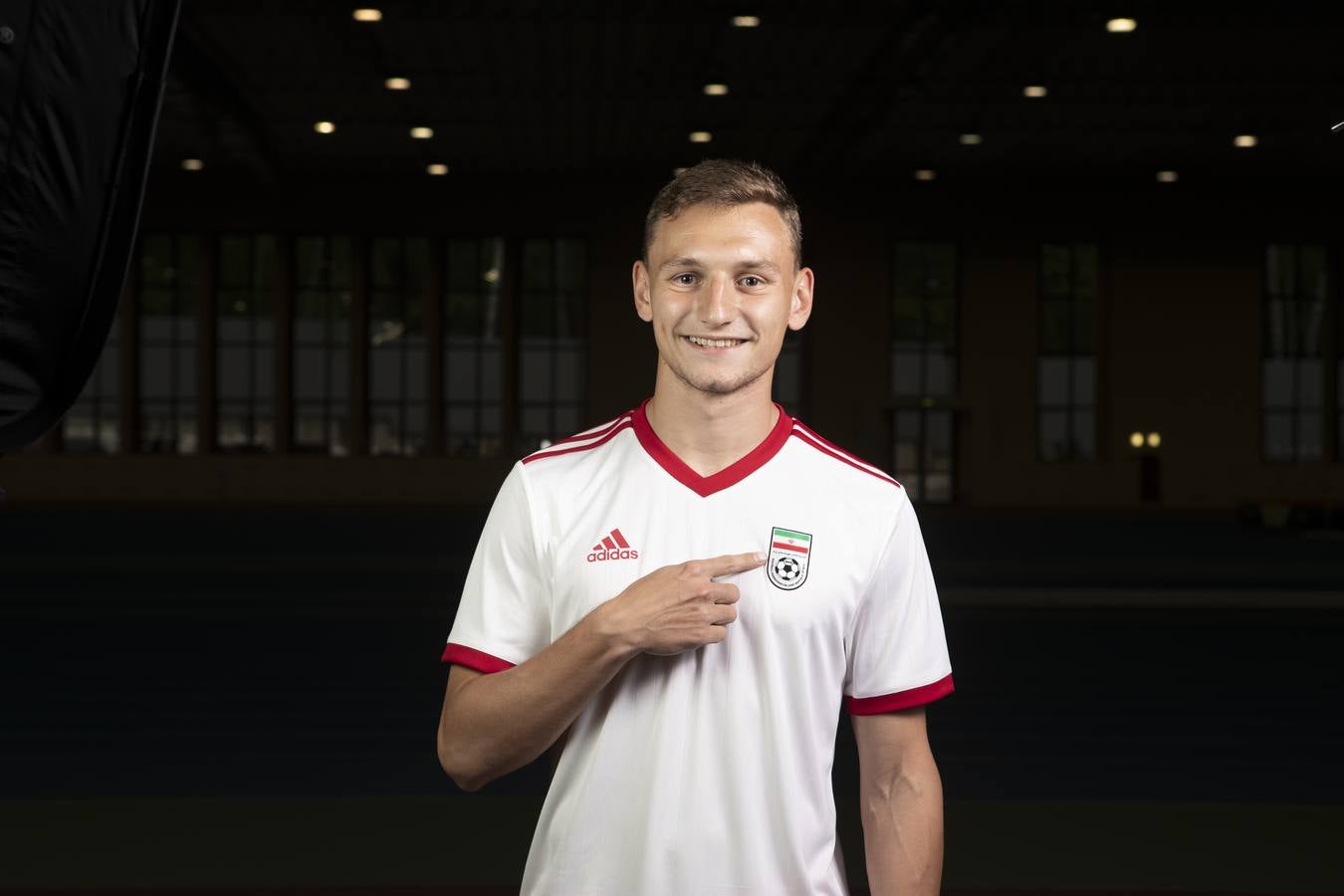 Fedor Chalov, delantero de Rusia, con la camiseta de Irán. 