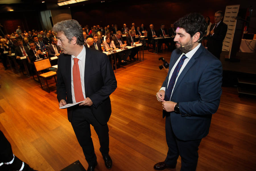El presidente de Banco Sabadell, Josep Oliu, espera que se superen las «incertidumbres políticas» para consolidar el ciclo de crecimiento