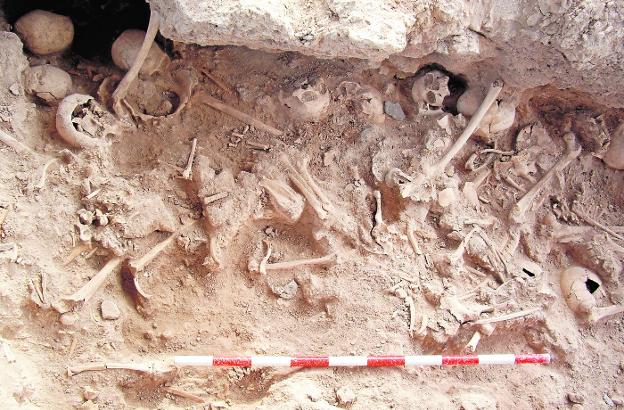 Restos humanos encontrados en el yacimiento de Camino del Molino, en Caravaca. 