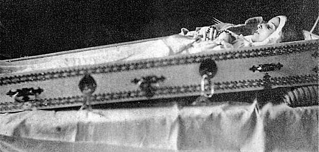 La reina María de las Mercedes de Orleans, antes de su último viaje, 1878.