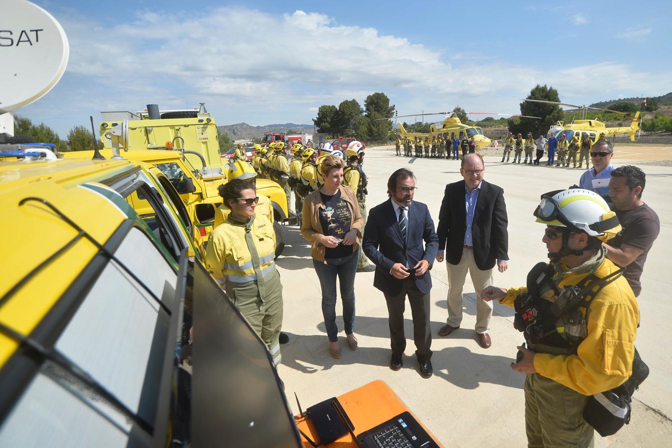 La lucha contra el fuego gana músculo desde el aire: este año el Plan Infomur contará por primera vez con cinco helicópteros y un avión anfibio