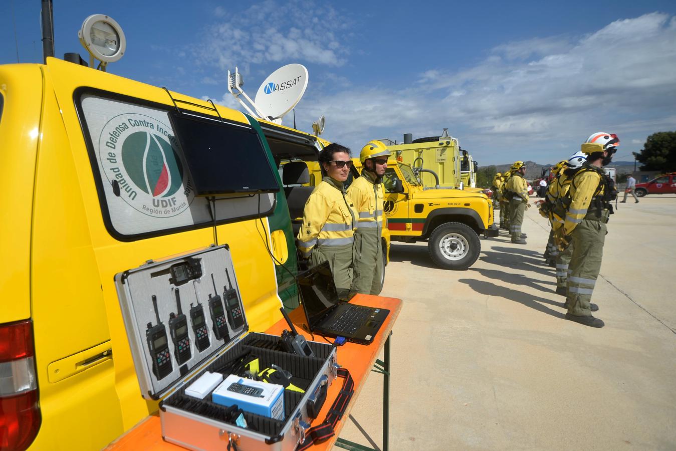 La lucha contra el fuego gana músculo desde el aire: este año el Plan Infomur contará por primera vez con cinco helicópteros y un avión anfibio