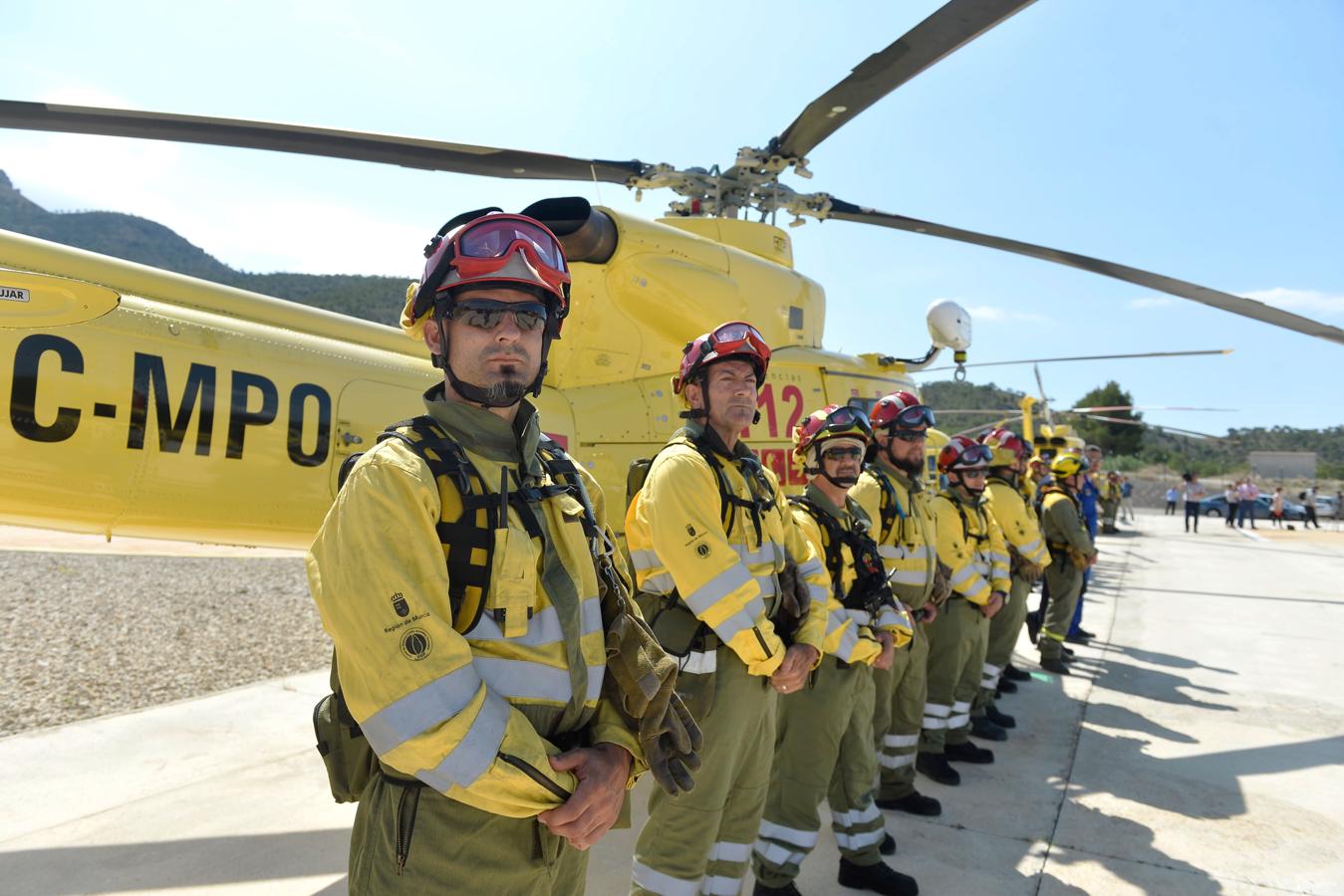 La lucha contra el fuego gana músculo desde el aire: este año el Plan Infomur contará por primera vez con cinco helicópteros y un avión anfibio