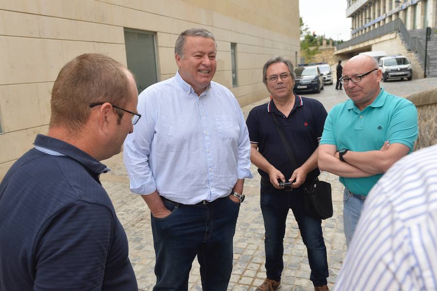 El presidente autonómico, Fernando López Miras, presenta el documento, cuya firma ha sido retrasada al próximo lunes y que suscriben, además del PP, PSOE y Cs