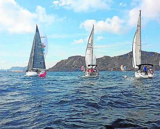 Imagen de la regata inaugural.