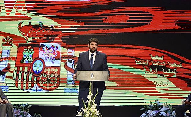 López Miras preside el acto institucional del Día de la Región del año pasado.