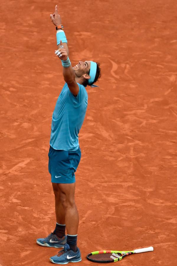 Rafael Nadal ha revalidado su título de campeón en la arcilla parisina y ya acumula once trofeos de Roland Garros, tras vencer a Thiem por 6-4, 6-3 y 6-2