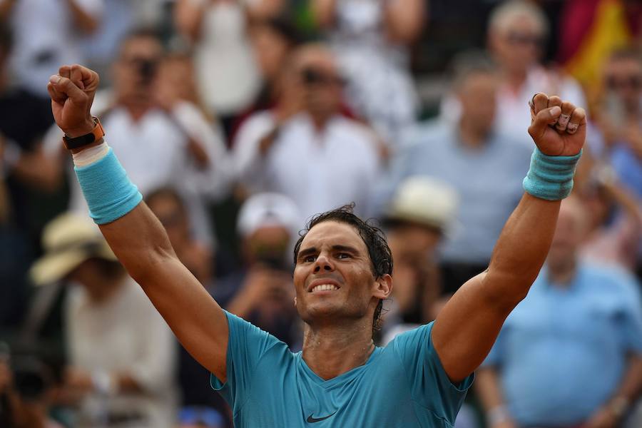 Rafael Nadal ha revalidado su título de campeón en la arcilla parisina y ya acumula once trofeos de Roland Garros, tras vencer a Thiem por 6-4, 6-3 y 6-2