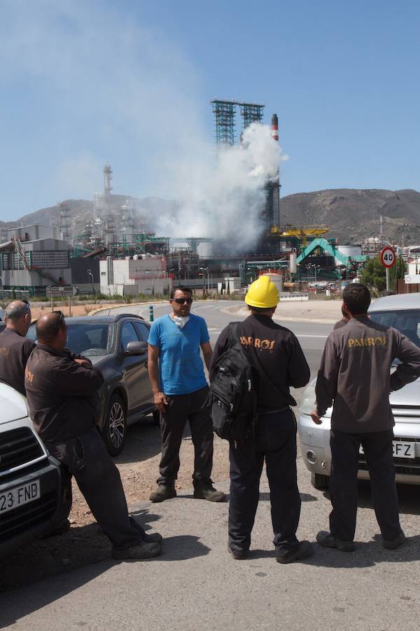 Repsol atendió a diez trabajadores por «afectaciones leves» en su servicio médico y dio por finalizada la situación a las 13 horas. Emergencias aconsejó a los vecinos evitar salir a la calle y cerrar puertas y ventanas