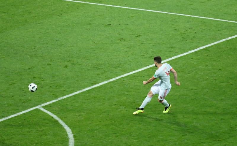 Fotos: Secuencia del golazo de Nacho ante Portugal