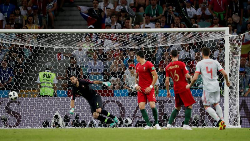 Fotos: Secuencia del golazo de Nacho ante Portugal