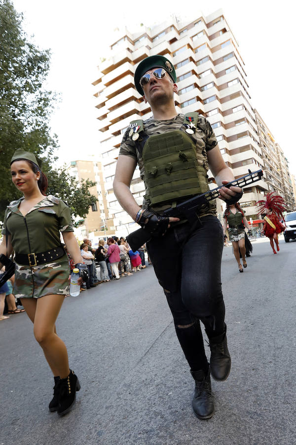 Las asociaciones que trabajan en la Región contra la discriminación sexual reivindican en una manifestación-desfile por la ciudad la educación afectiva para combatir la violencia social y los delitos de odio contra gays, lesbianas y transexuales