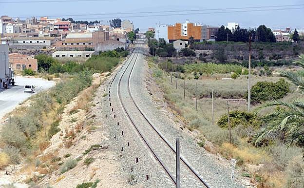 Trazado de las vías del tren por Alcantarilla.