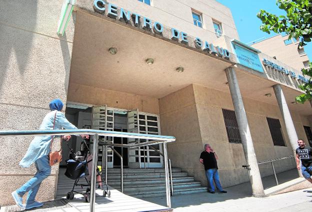 Centro de salud de San Andrés, en Murcia, ayer por la mañana.