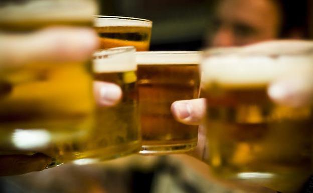 ¿Bebes más de una bebida alcohólica al día? Tienes mayor posibilidad de morir o padecer cáncer
