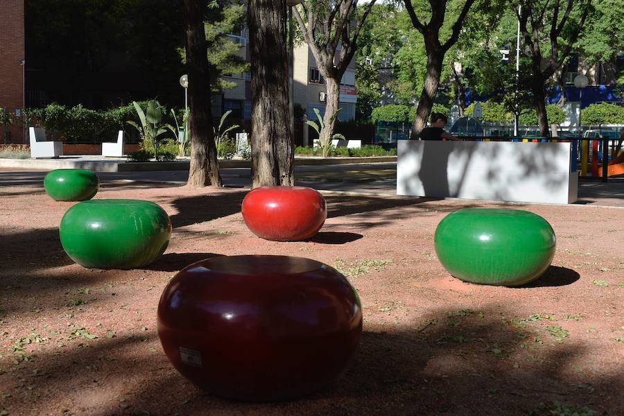 Los espacios beneficiados por los trabajos de mejora son el Jardín de la Calle Pintor Rosique, la Plaza de la Enseñanza, la Avenida San Juan de la Cruz y la Plaza San Benito