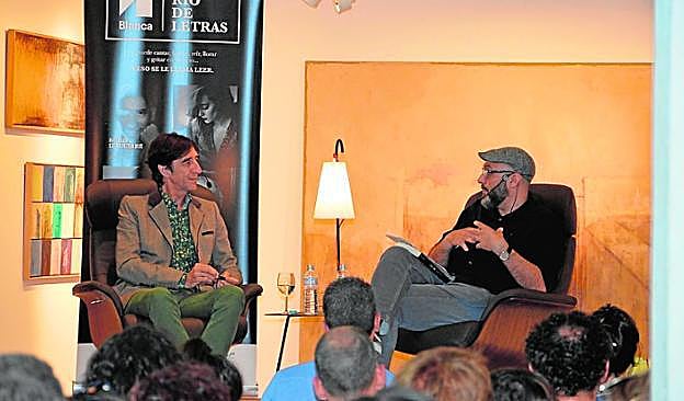 Benjamín Prado y Miguel Ángel Hernández, en Blanca.