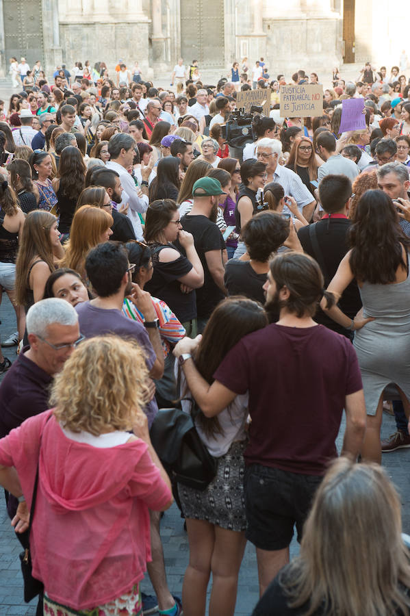 Concentración en la Plaza de Belluga de Murcia.