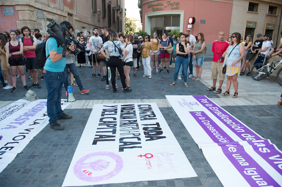 Concentración en la Plaza de Belluga de Murcia.