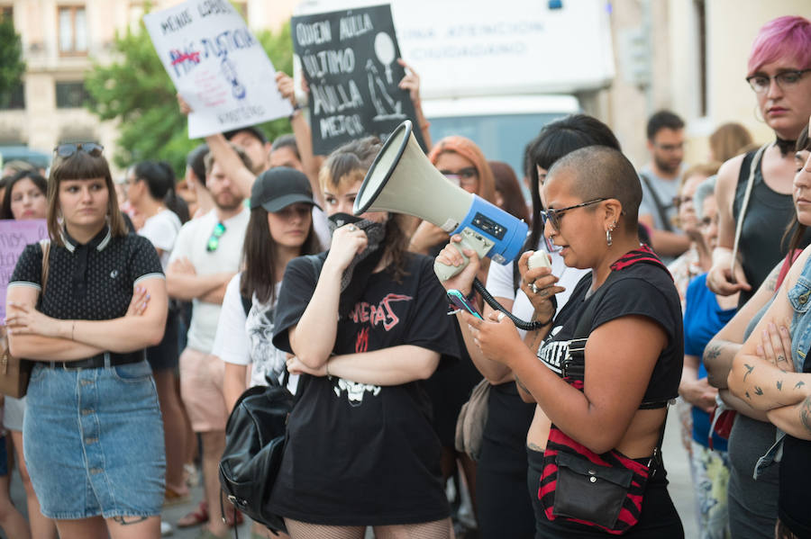 La concentración ha finalizado en Murcia con una marcha por las calles del centro.