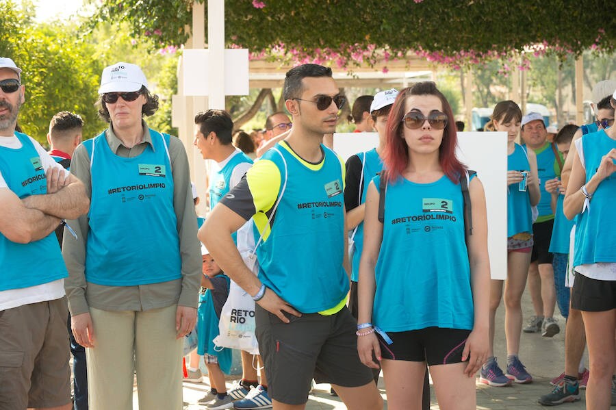 Participan en Murcia en una actividad de limpieza del Segura, desde la Contraparada hasta la Fica