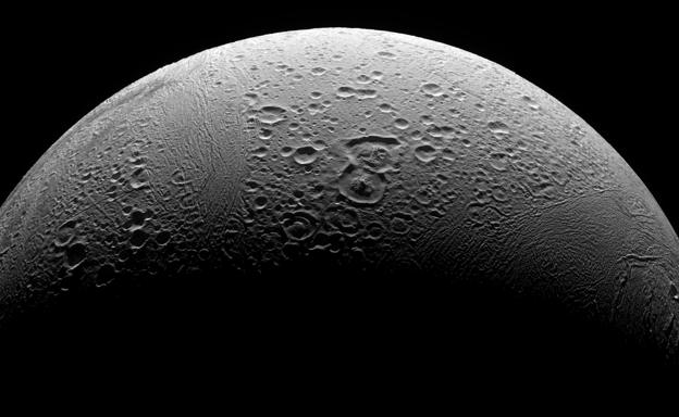 Región norte de Encélado, luna de Saturno.