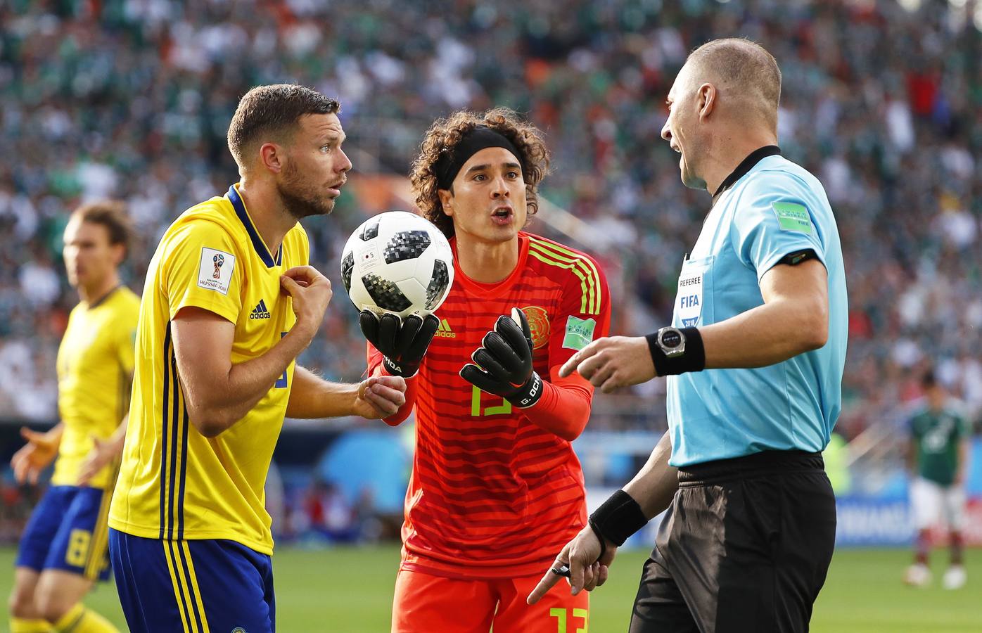 Suecia se impuso por 0-3 a México en el encuentro correspondiente a la tercera jornada del grupo F. La derrota de Alemania ante Corea del Sur dio el pase a ambas selecciones para octavos. 