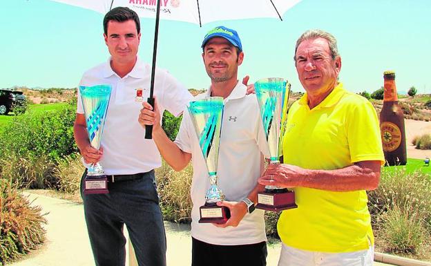 Los campeones de las tres categorías. De izquierda a derecha, Pedro Lago, Alejandro Godoy y Emilio Bonilla.