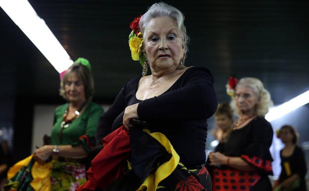 La cantante y bailarina española Ilde Gutiérrez, responsable del grupo de danza 'A Bela Edad'. 