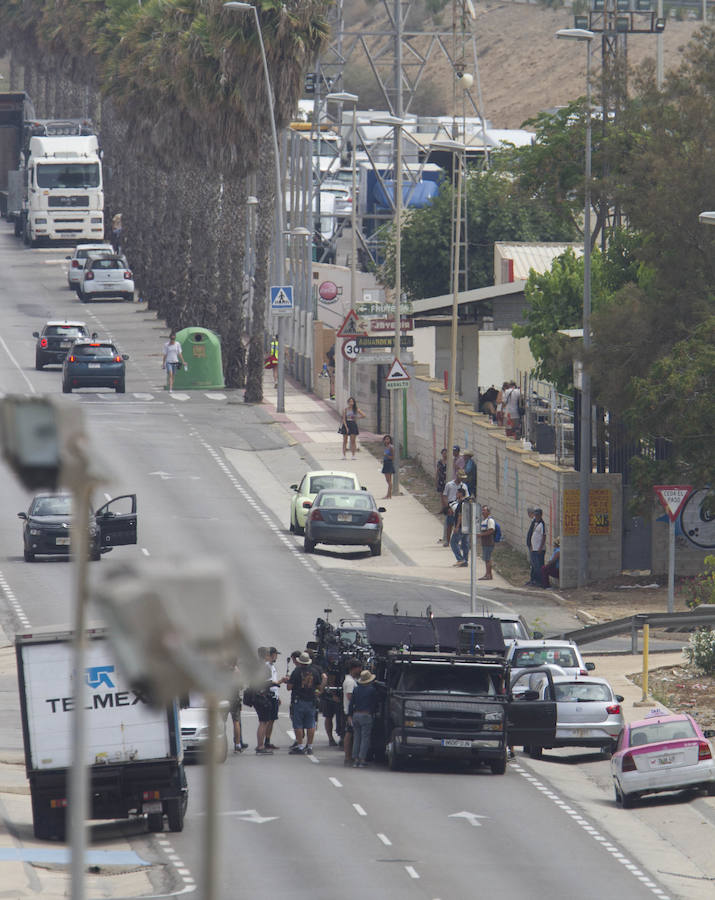 Una productora graba hoy varias escenas de la saga cinematográfica en el barrio, convertido por unas pocas horas en un suburbio mexicano