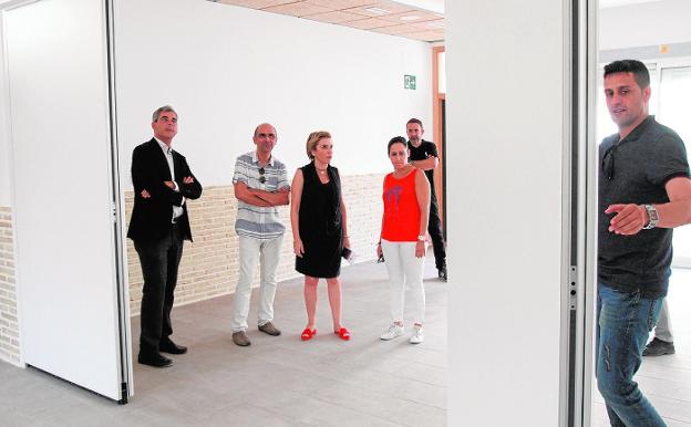 La consejera visita las obras del instituto Ben Arabí de Cartagena. 