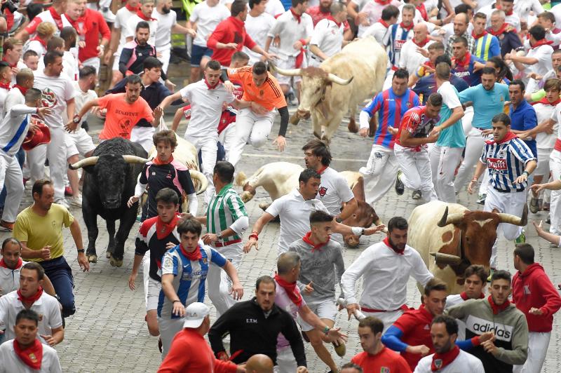 La carrera ha durado dos minutos y 54 segundos y ha sido tranquila, aunque ha habido momentos de peligro en Santo Domingo con los dos toros rezagados