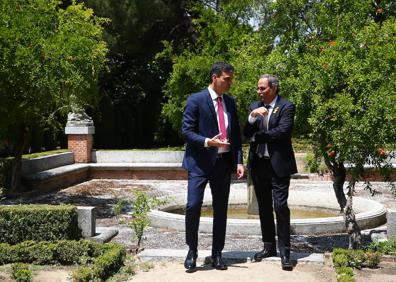 Imagen secundaria 1 - Detalles de la reunión entre Sánchez y Torra.