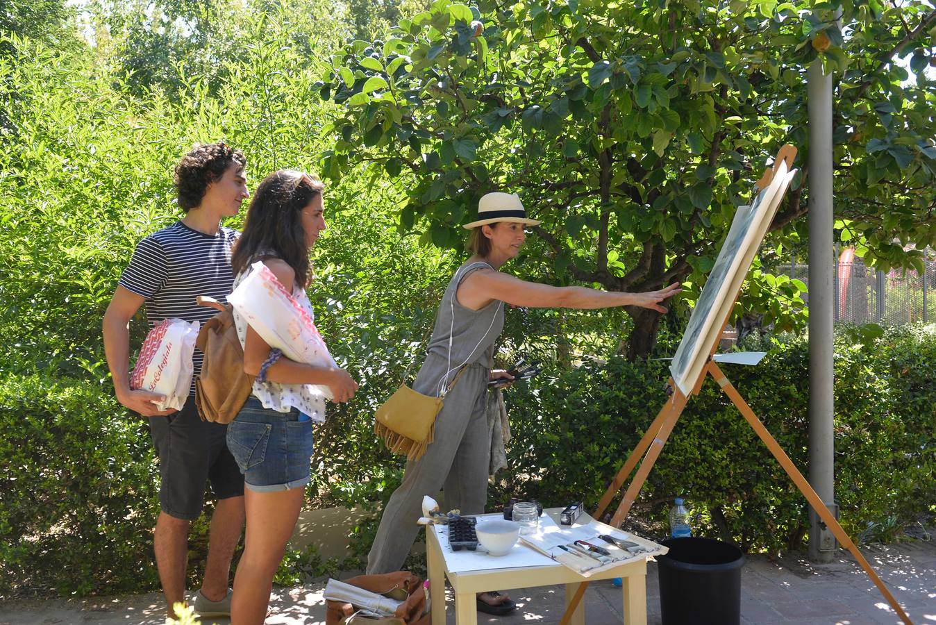 18 artistas plasman su visión del huerto López-Ferrer, considerado el último jardín hispanomusulmán de la ciudad y cuyo origen se remonta al siglo XV, durante una actividad cultural incluida en la programación del XI Festival Internacional de Folclore en el Mediterráneo.