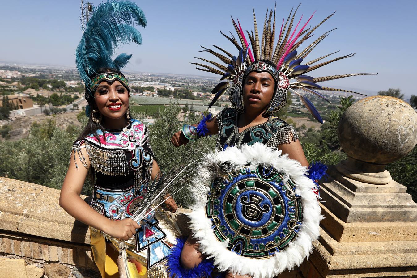 Representantes de los diez grupos participantes en la LI edición del Festival de Folclore en el Mediterráneo realizaron una visita al santuario de la Fuensanta para realizar una ofrenda floral a la patrona de Murcia