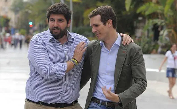 Fernando López Miras y Pablo Casado, el pasado mes de junio, en Murcia. 