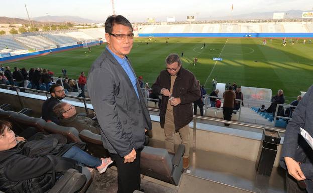 Xu Genbao, propietario del Lorca FC, en el Artés Carrasco.