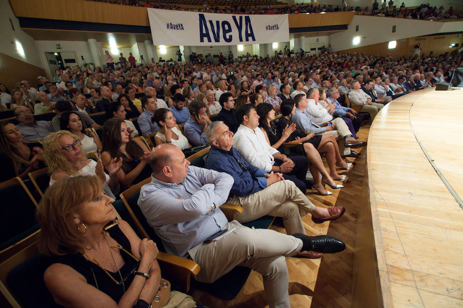 Empresarios, asociaciones y expertos arropan al Gobierno regional en el acto de protesta por la cancelación de la llegada de la Alta Velocidad en superficie a Murcia de forma provisional