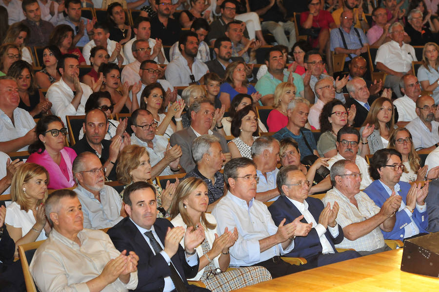 Empresarios, asociaciones y expertos arropan al Gobierno regional en el acto de protesta por la cancelación de la llegada de la Alta Velocidad en superficie a Murcia de forma provisional