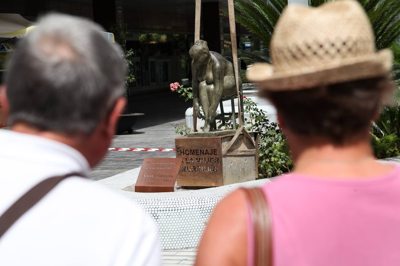 La pieza en bronce fue trasladada en abril desde el parque de la avenida Príncipe de Asturias después de que ardiera su recreación floral 