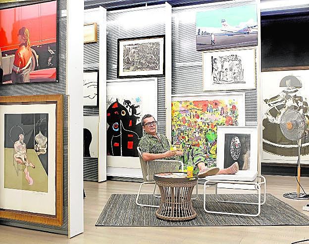 José Fermín Serrano, en su galería de Murcia. 