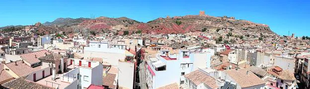 Panorámica de la ciudad desde la torre campanario de San Francisco que permite contemplar todas las zonas en las que ha actuado hasta ahora el pirómano. 