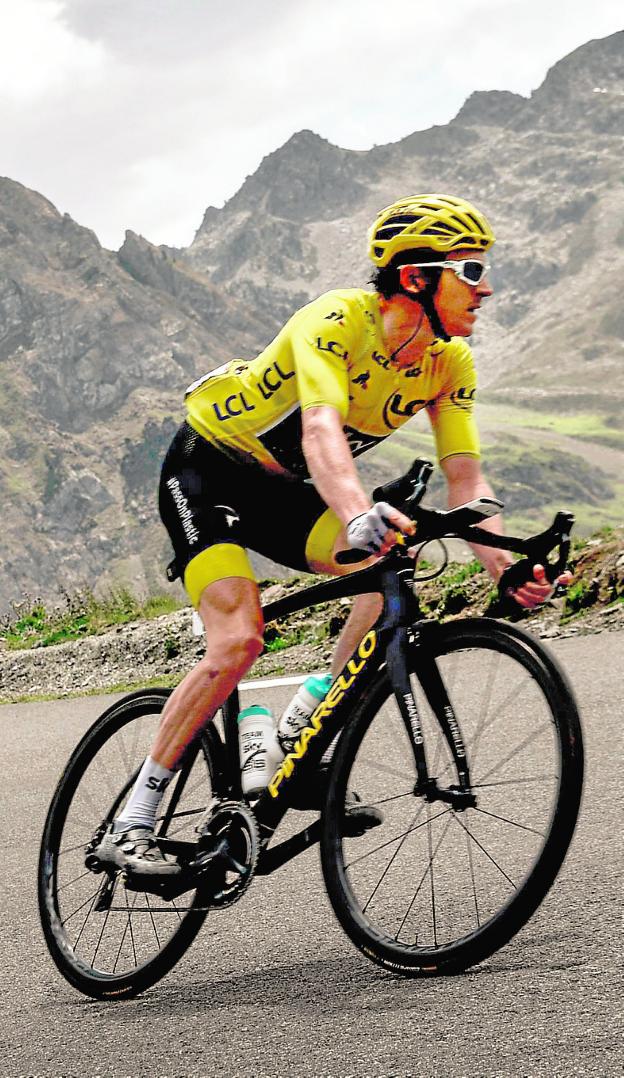 Geraint Thomas, maillot amarillo del Tour, durante la decimonovena etapa. 