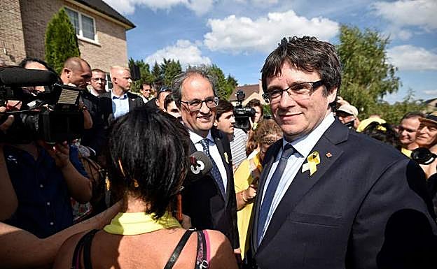Torra y Puigdemont a su llegada a Waterloo.