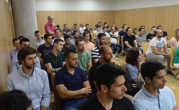 Imagen de archivo de lo opositores a bombero en la sala de vistas del Tribunal Contencioso Administrativo número 6. 